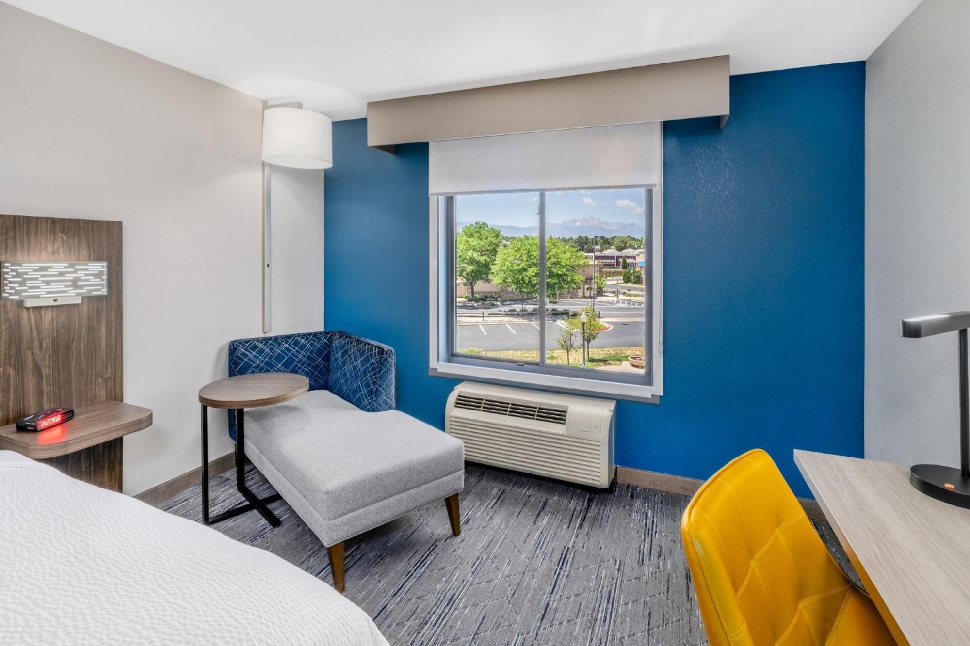 Holiday Inn Express - Colorado Springs - First & Main By Ihg Екстериор снимка