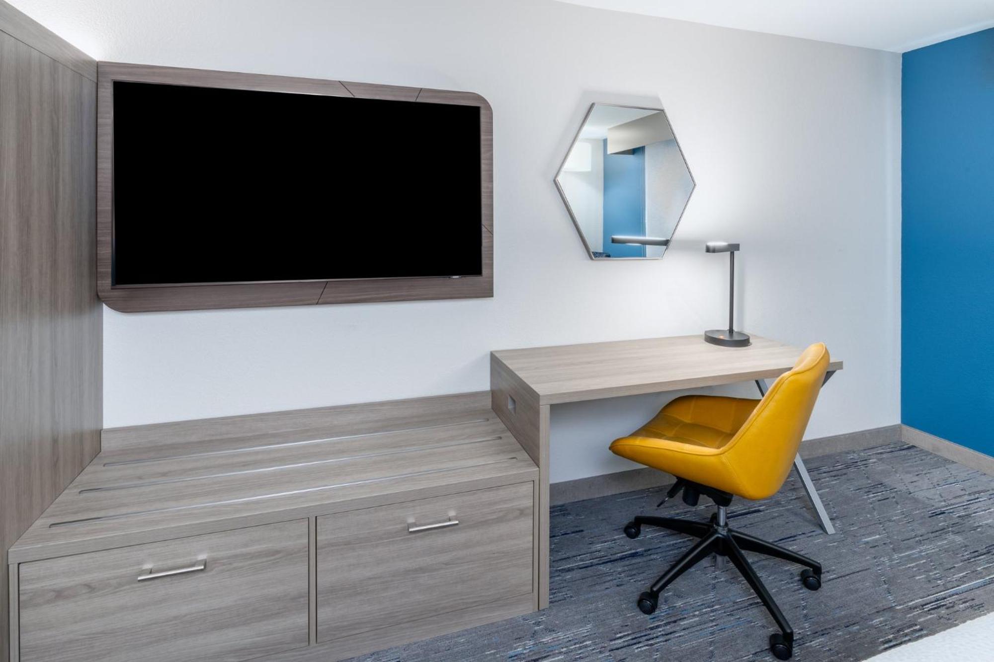 Holiday Inn Express - Colorado Springs - First & Main By Ihg Екстериор снимка