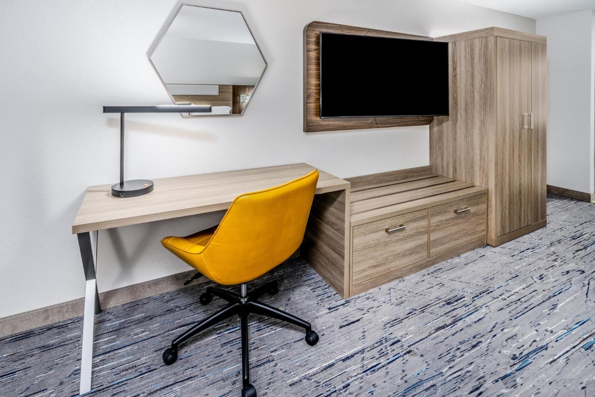 Holiday Inn Express - Colorado Springs - First & Main By Ihg Екстериор снимка
