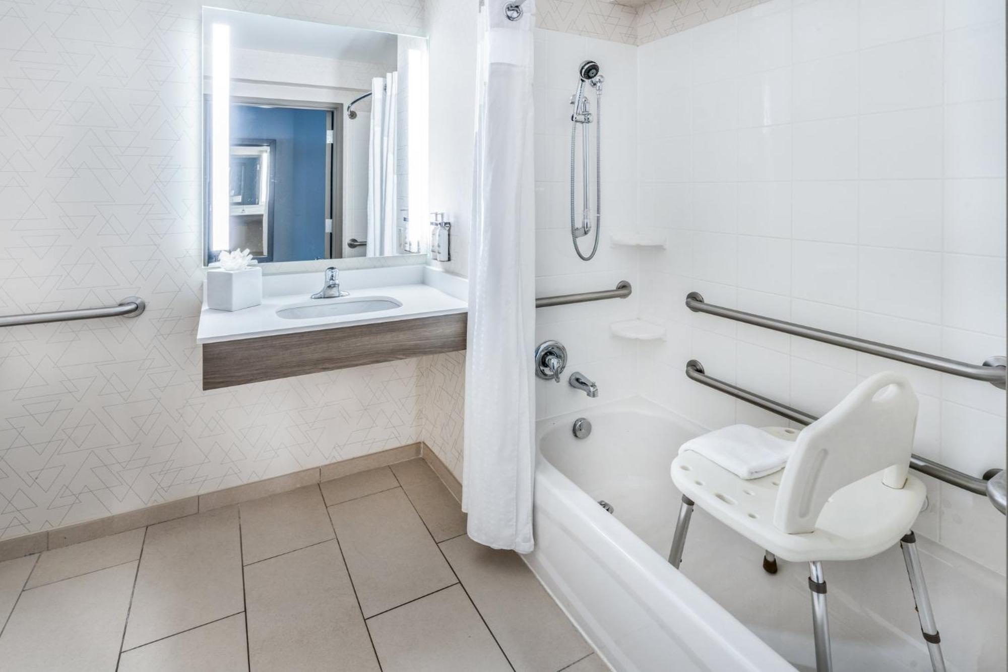 Holiday Inn Express - Colorado Springs - First & Main By Ihg Екстериор снимка