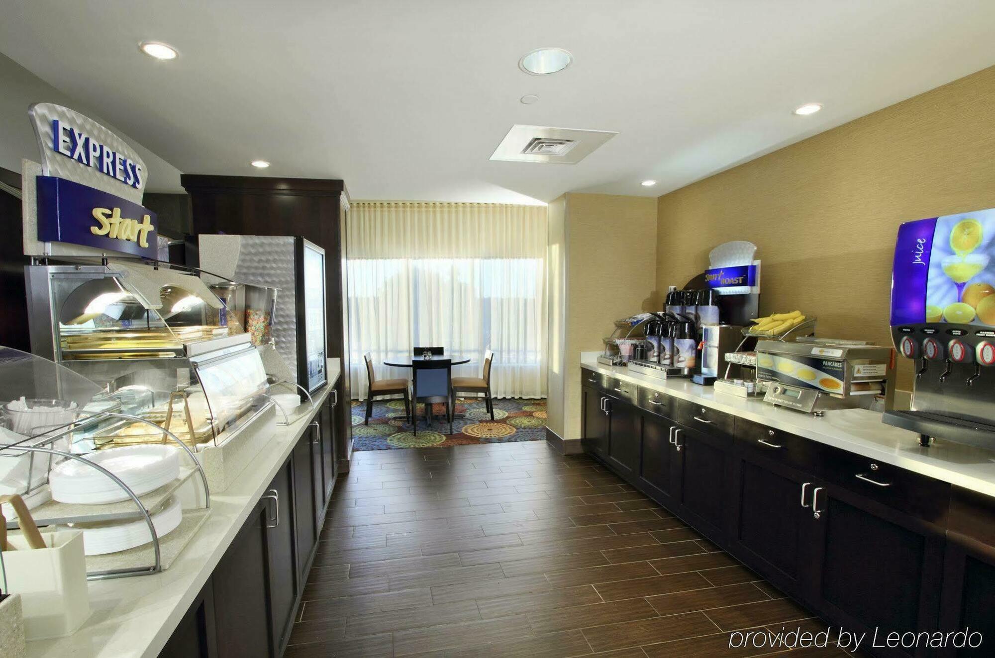 Holiday Inn Express - Colorado Springs - First & Main By Ihg Екстериор снимка